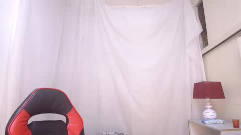 Laura Sofia online show from March 2026 06:25:02 PM