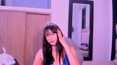 Laurem online show from October 2025 07:03:01 PM