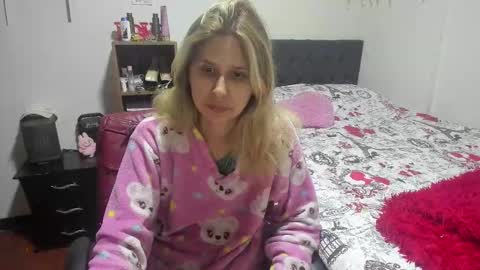 Snapshot of lauren_ashlee chatting on February 2026 12:40:02 AM Lauren Independent model online show from February 2026 12:40:02 AM