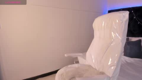 Lauren online show from February 2025 06:20:02 PM