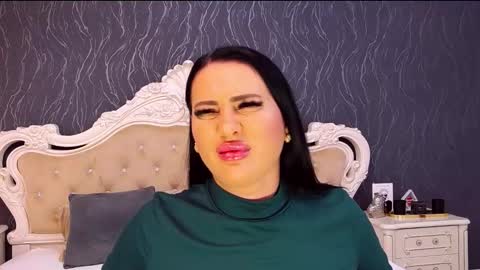 Laura online show from September 2025 08:25:02 AM