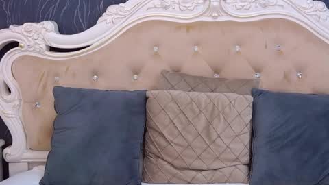 Laura online show from April 2026 03:23:01 PM