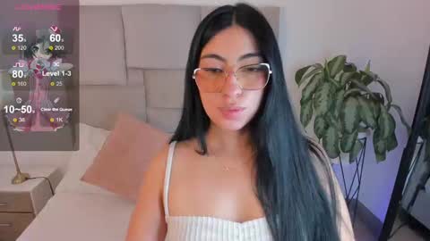 laurenn_smitth online show from September 2025 01:01:01 PM