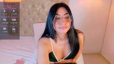 laurenn_smitth online show from November 2025 02:16:01 PM