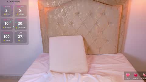laurenn_smitth online show from June 2026 02:33:01 PM