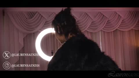 Lauren Saenz online show from January 2025 12:10:01 PM