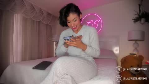 Lauren Saenz online show from March 2025 12:12:01 PM