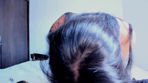 Snapshot of laurent_a chatting on November 2025 09:48:02 PM Lucie online show from November 2025 09:48:02 PM