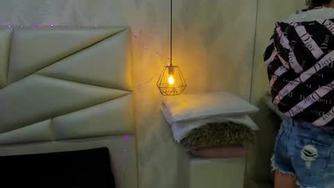 Laurent online show from December 2025 10:32:02 AM