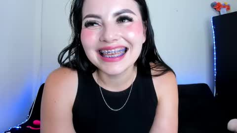 Snapshot of lauryjonson_ chatting on May 2026 06:57:02 PM LauryJonson online show from May 2026 06:57:02 PM