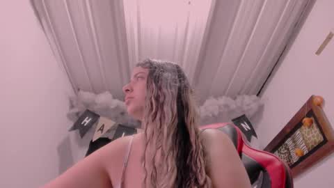 Lauu G online show from October 2025 11:25:01 AM