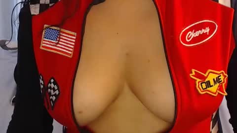 Snapshot of lauu_jones chatting on March 2026 07:09:01 PM Laura online show from March 2026 07:09:01 PM