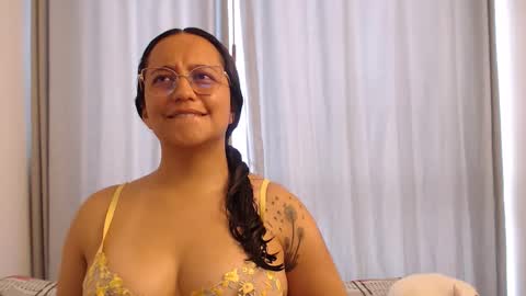 Snapshot of lauu_jones chatting on March 2026 07:06:02 PM Laura online show from March 2026 07:06:02 PM