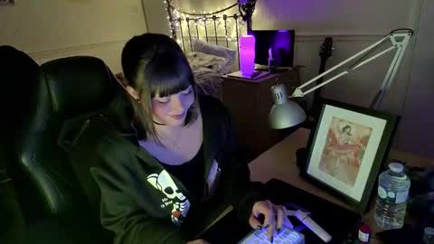 Lavenderrzz online show from November 2025 02:17:01 PM