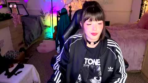 Snapshot of lavenderrzz19 chatting on April 2026 06:49:01 PM Lavenderrzz online show from April 2026 06:49:01 PM