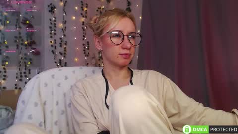 Mia online show from February 2026 10:02:01 AM