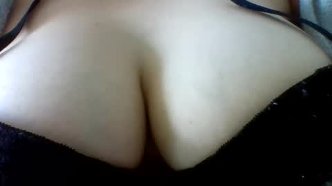Snapshot of layannalea chatting on May 2026 08:06:02 PM layannalea online show from May 2026 08:06:02 PM