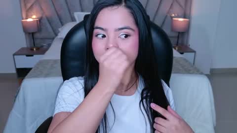 Snapshot of layla_breezee_ chatting on June 2026 11:44:02 AM Layla Breezee online show from June 2026 11:44:02 AM