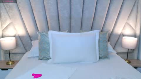 Layla Breezee online show from July 2026 11:34:02 AM