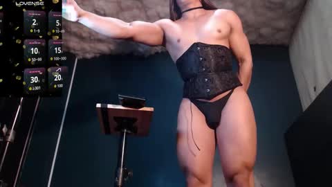 Layla   help me with your thumbs up its important  online show from October 2025 08:09:01 AM