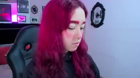 Snapshot of leah_cherry chatting on July 2026 09:21:02 PM Leah online show from July 2026 09:21:02 PM