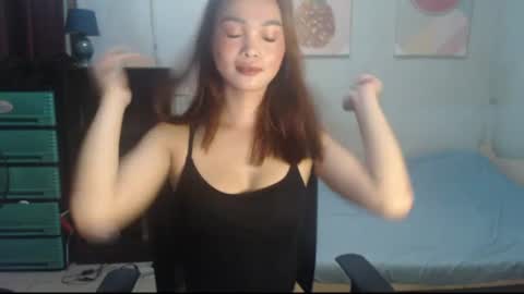 Snapshot of leah_fucker chatting on June 2026 10:43:02 PM leah_fucker online show from June 2026 10:43:02 PM