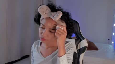 leahaltomm online show from February 2025 10:35:01 AM