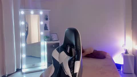 leahaltomm online show from March 2025 06:32:01 PM