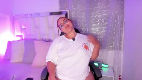 Leah  online show from April 2026 10:40:02 PM