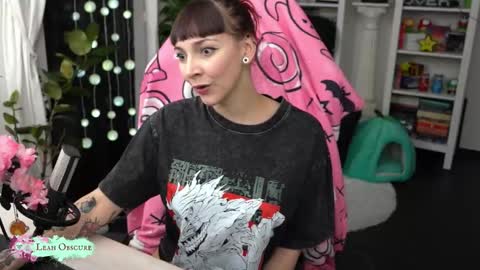 Leah online show from November 2025 08:29:02 PM