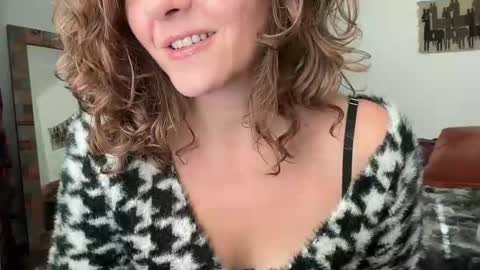 Leah Sparkles online show from October 2025 02:52:02 PM