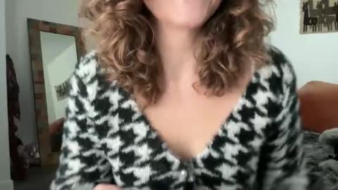 Leah Sparkles online show from November 2025 03:01:02 PM