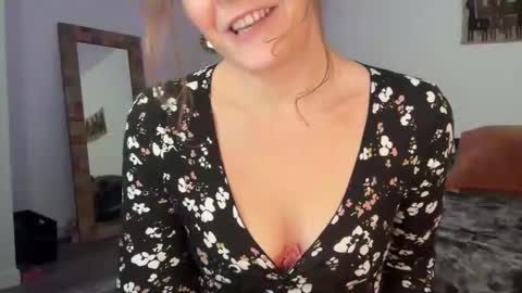 Leah Sparkles online show from December 2025 03:32:02 PM