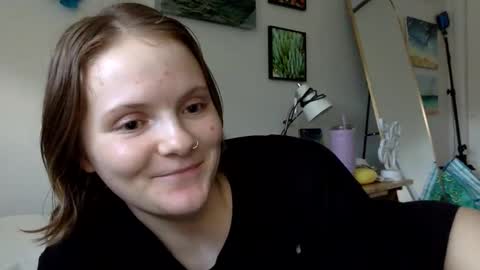 Snapshot of leahsroom1 chatting on December 2024 11:09:02 PM Summer Pearl online show from December 2024 11:09:02 PM