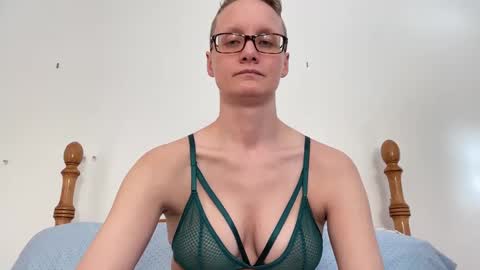 Lee online show from February 2025 04:04:02 PM