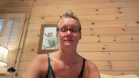 Lee online show from October 2025 09:02:01 PM