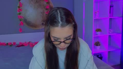 Sophie online show from March 2026 07:17:01 PM