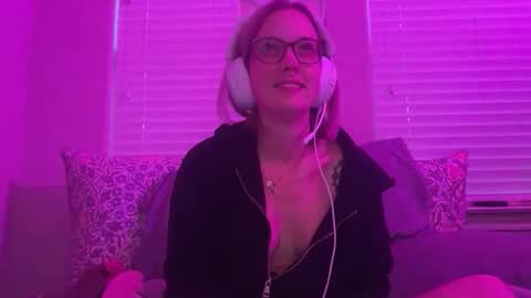 leanneluxecouple online show from April 2026 12:49:02 AM