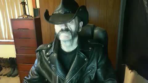 leathergreaser online show from November 2025 08:19:01 PM