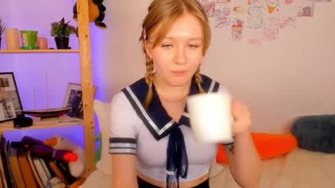 Snapshot of leazy_peasy chatting on December 2024 09:21:02 AM Ellie online show from December 2024 09:21:02 AM