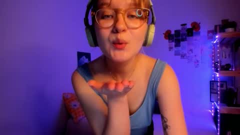 Snapshot of leazy_peasy chatting on November 2025 05:51:02 AM Ellie online show from November 2025 05:51:02 AM