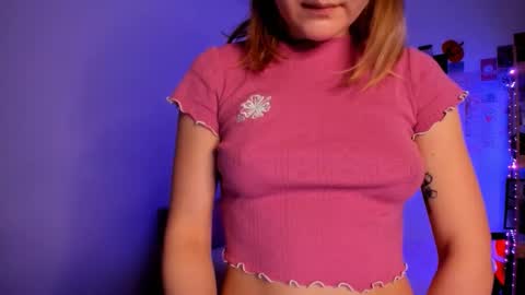 Snapshot of leazy_peasy chatting on December 2025 05:57:02 AM Ellie online show from December 2025 05:57:02 AM