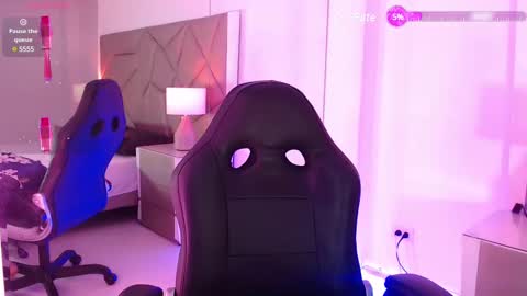 Snapshot of leethompson_ chatting on February 2025 12:22:01 PM Leet online show from February 2025 12:22:01 PM