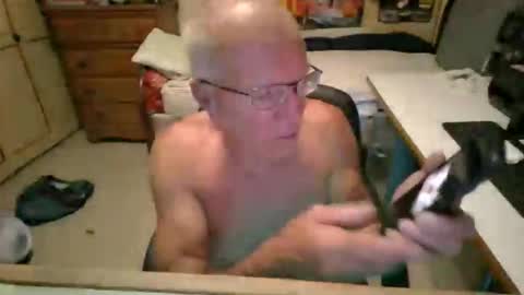 Snapshot of leezimmerman200 chatting on May 2026 06:09:01 AM leezimmerman200 online show from May 2026 06:09:01 AM