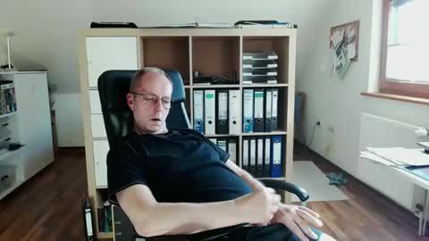 Snapshot of lefti27 chatting on April 2026 03:50:01 PM Dave online show from April 2026 03:50:01 PM