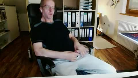 Snapshot of lefti27 chatting on April 2026 10:34:02 PM Dave online show from April 2026 10:34:02 PM