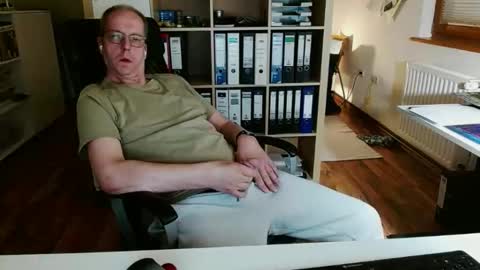 Snapshot of lefti27 chatting on April 2026 08:39:01 PM Dave online show from April 2026 08:39:01 PM
