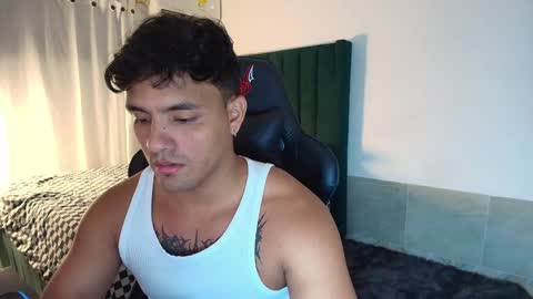 Snapshot of lei_77 chatting on October 2025 10:43:02 PM Lei online show from October 2025 10:43:02 PM