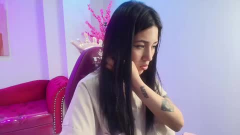 Snapshot of leia_queens chatting on January 2025 05:39:02 PM Leia. online show from January 2025 05:39:02 PM