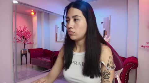 Snapshot of leia_queens chatting on March 2025 11:17:01 AM Leia. online show from March 2025 11:17:01 AM